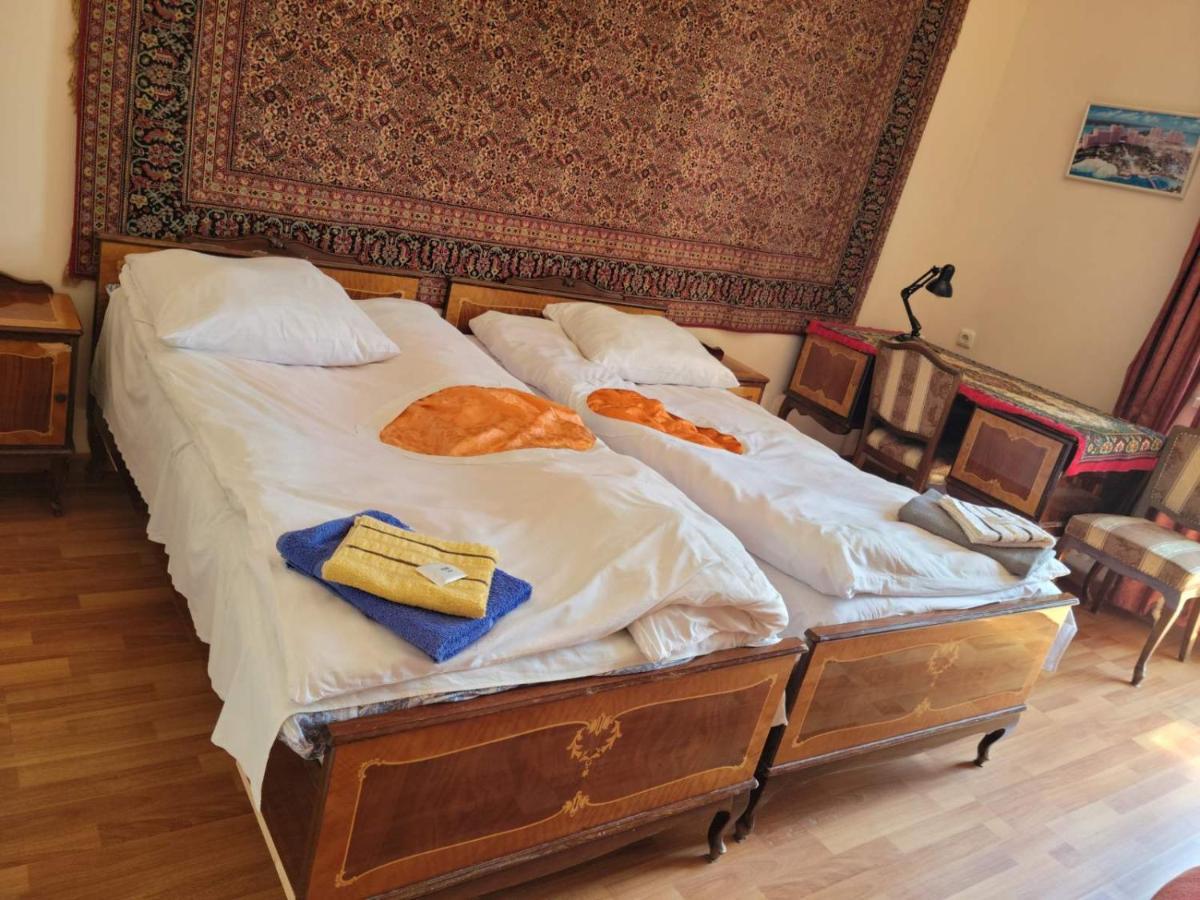 Artush & Raisa B&B Gyumri Esterno foto