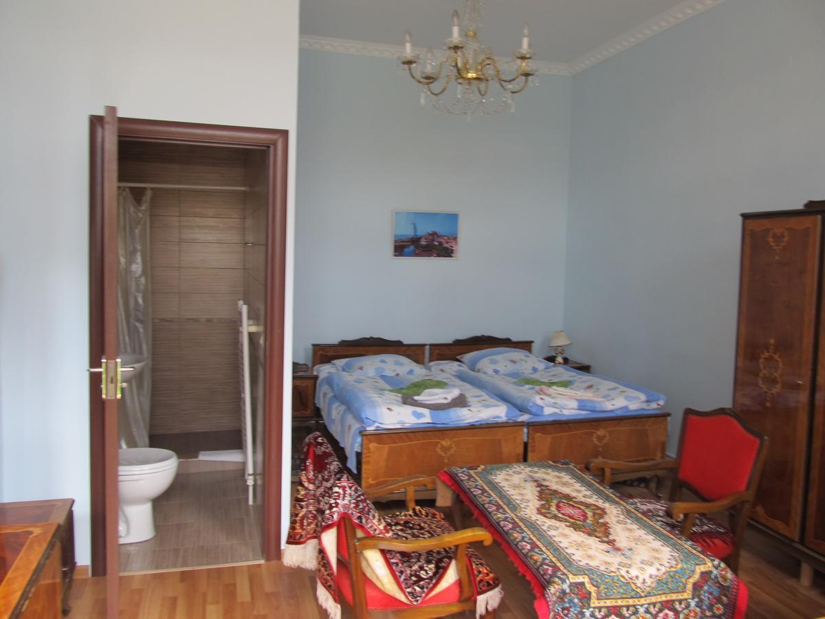 Artush & Raisa B&B Gyumri Esterno foto